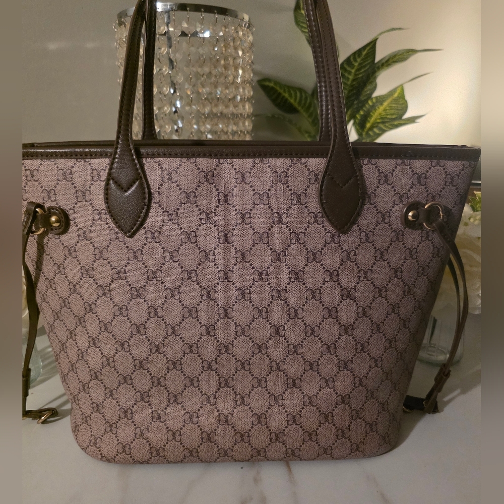 Chic Designer Patterned Tote Bag - Picture 2 of 8